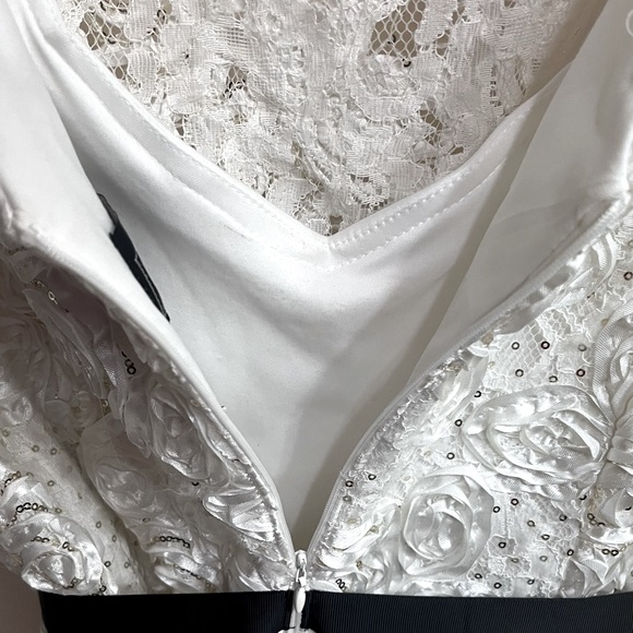 White Formal Blouse with Black Sash, fully lined. - Picture 5 of 6